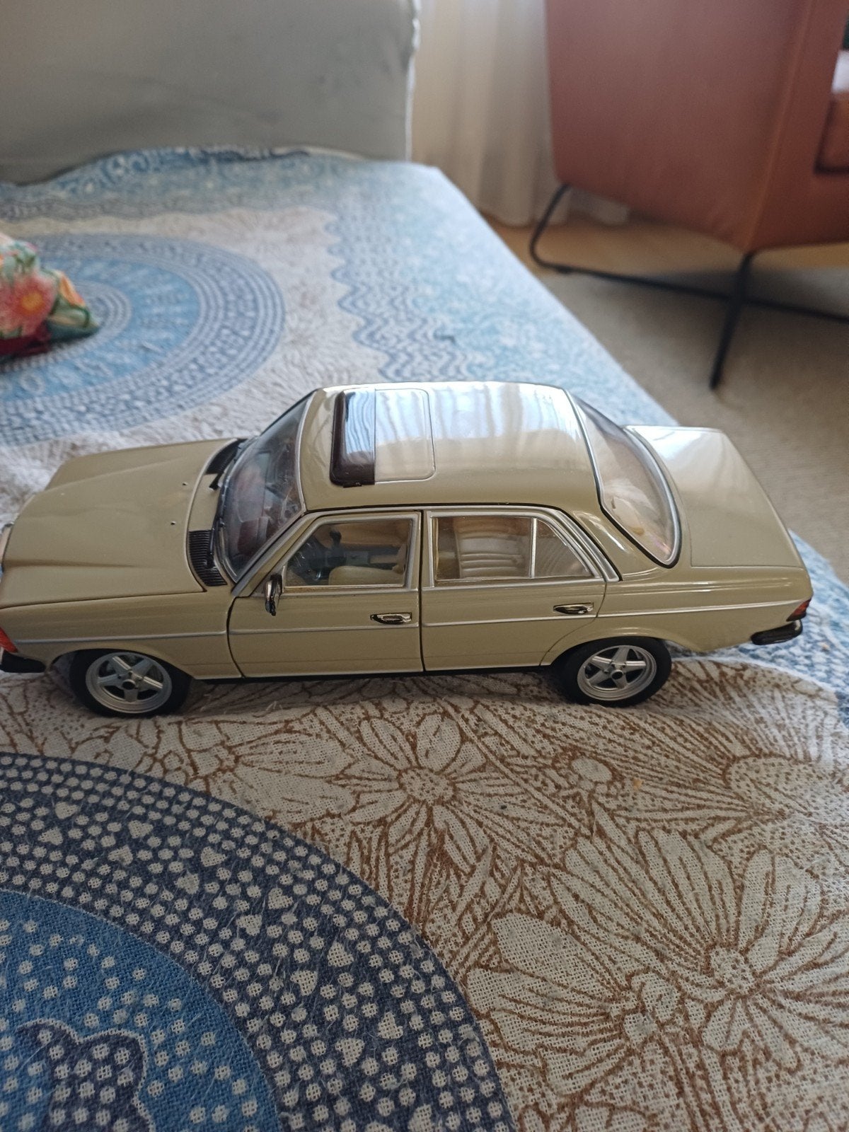 Revell Mercedes-Benz 230E (W123) Modelauto, Ophalen of Verzenden, Gebruikt