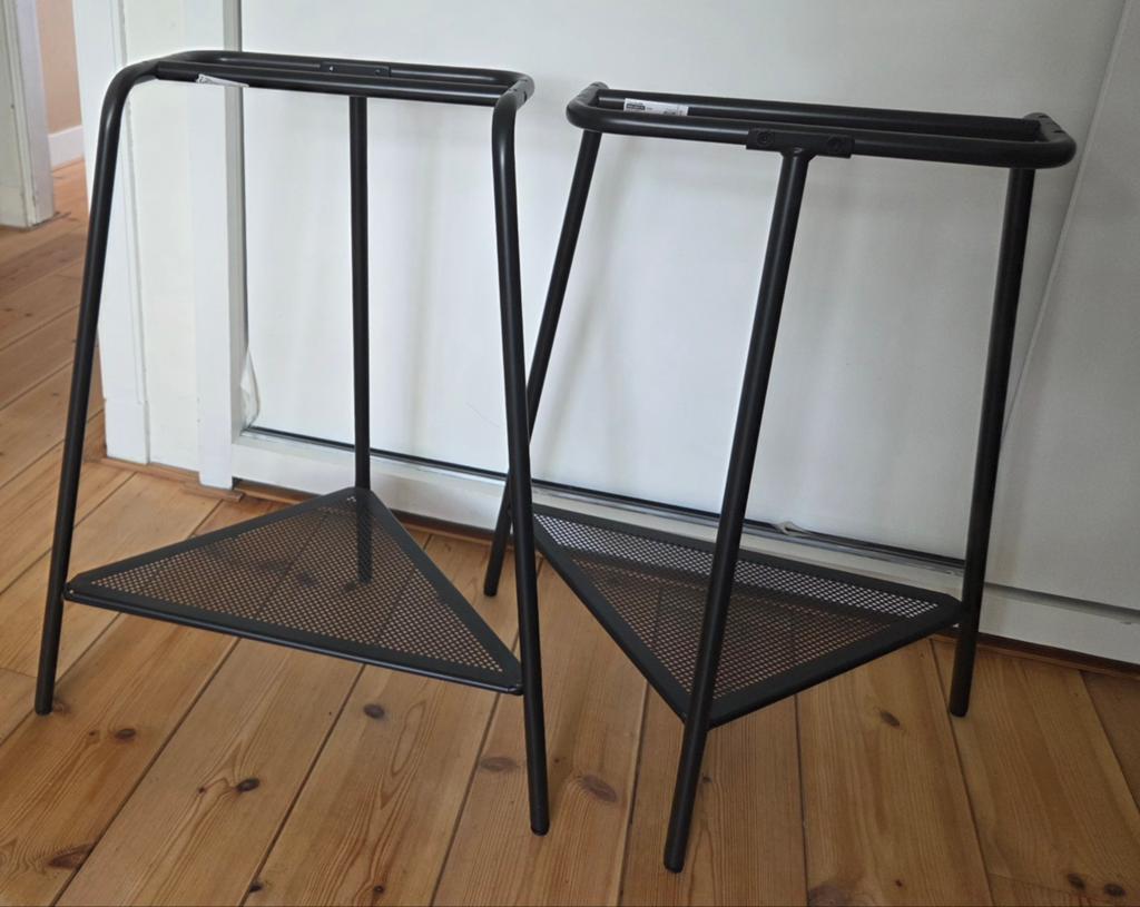 2 x Ikea Tillslag buureau schraag zwart staal, Huis en Inrichting, Ophalen, Zo goed als nieuw