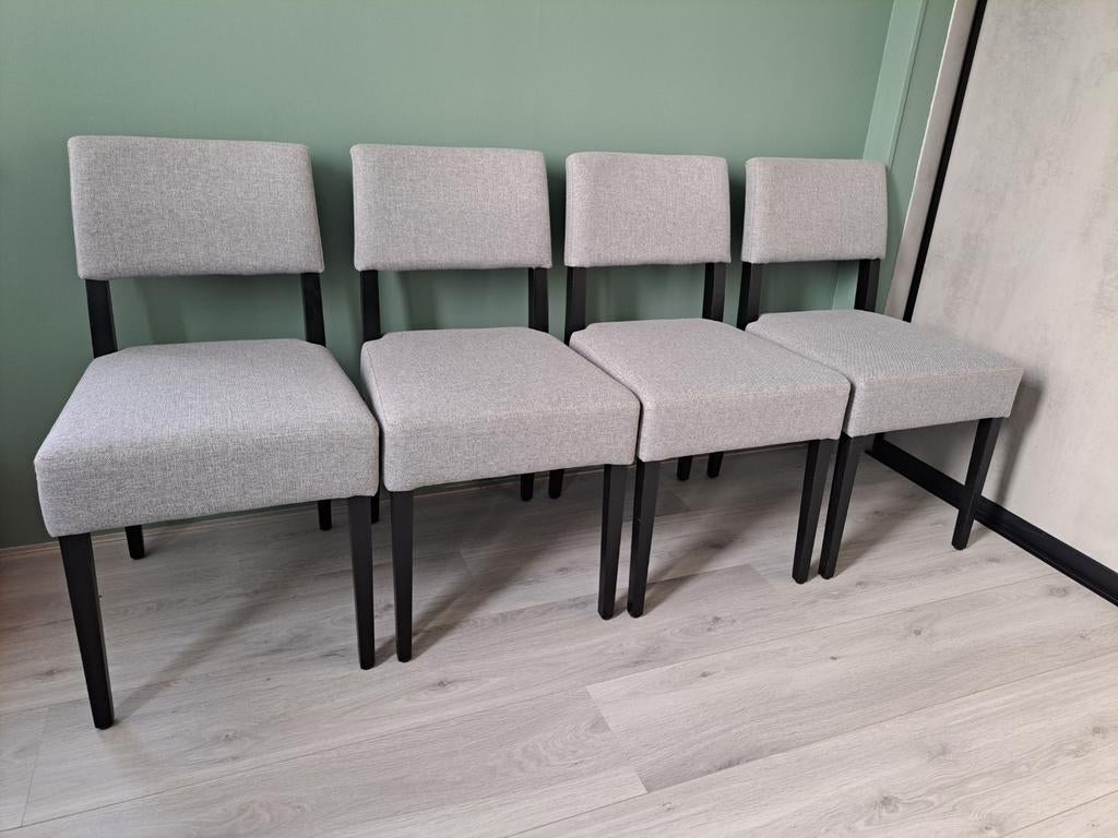 4 nette grijze eetkamerstoelen, Huis en Inrichting, Stoelen, Ophalen, Zo goed als nieuw, Vier, Stof