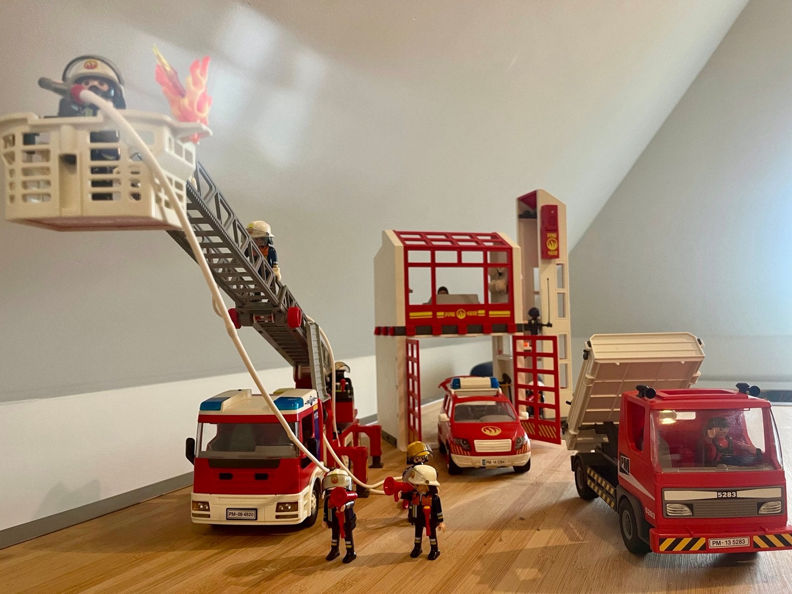 Playmobil Brandweerkazerne met voertuigen en figuren, Ophalen, Zo goed als nieuw, Complete set, Overige typen