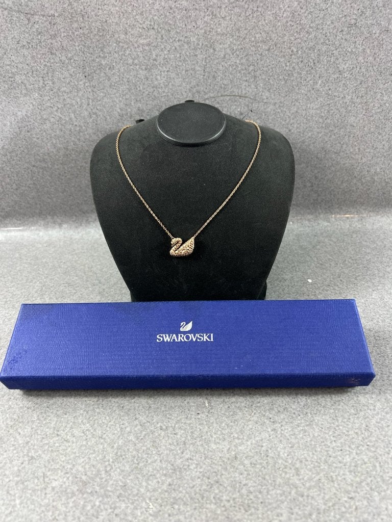 Swarovski Ketting zwaan | goudkleurig | 43cm | doos | 412531
