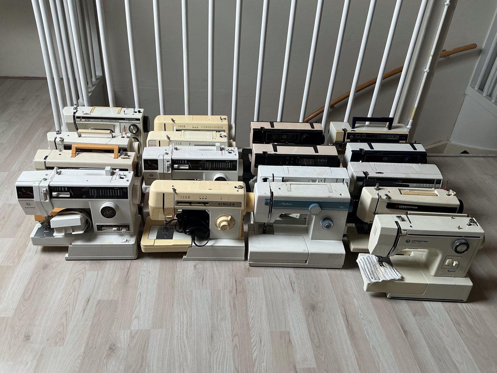 GROTE PARIJ NAAIMACHINE’S,SINGER,HUSQVARNA, ANKER,LEWENSTEIN, Hobby en Vrije tijd, Naaimachines en Toebehoren, Ophalen, Gebruikt
