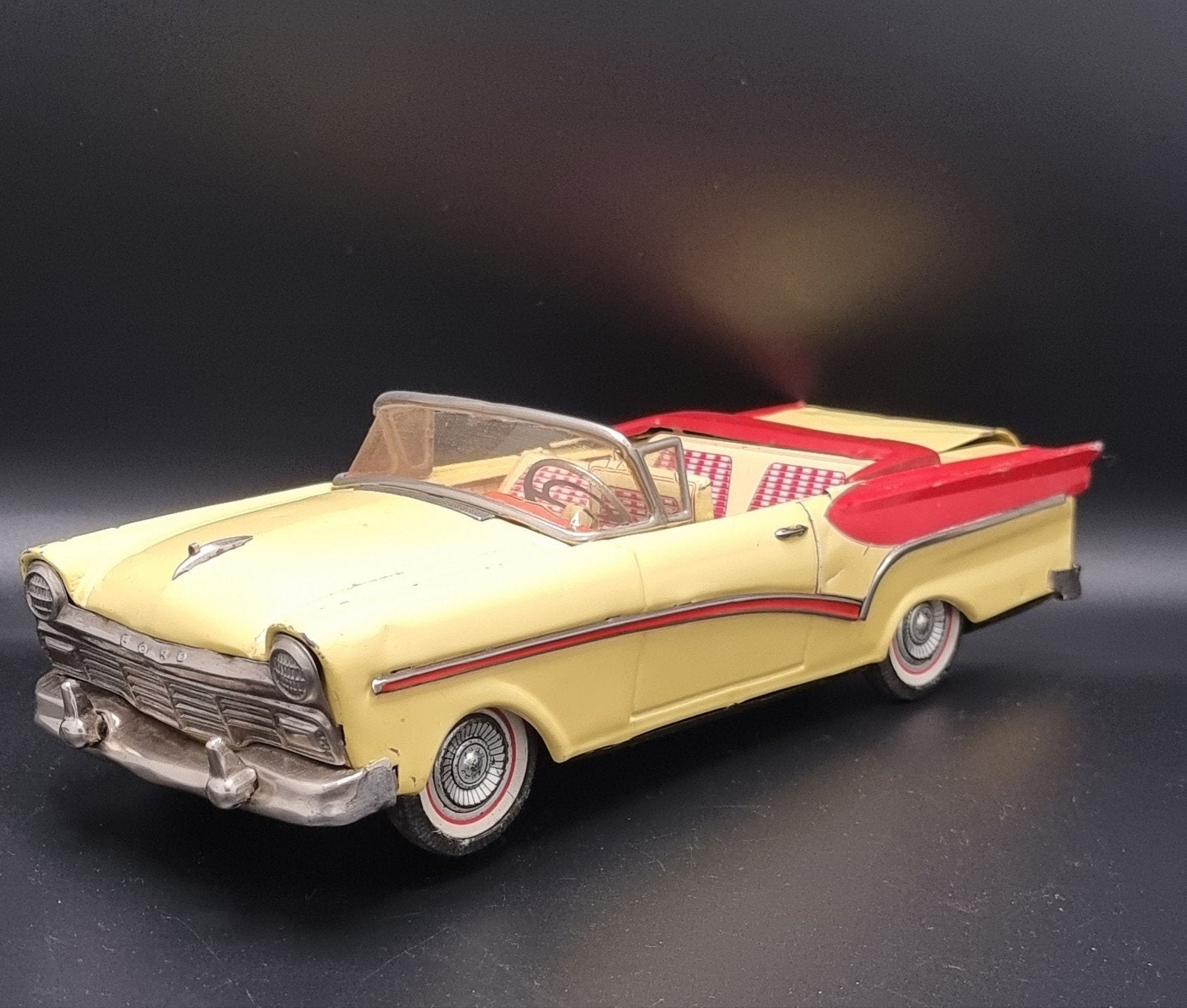 Grote blikken Ford Fairlane Bandai Japan, Verzenden