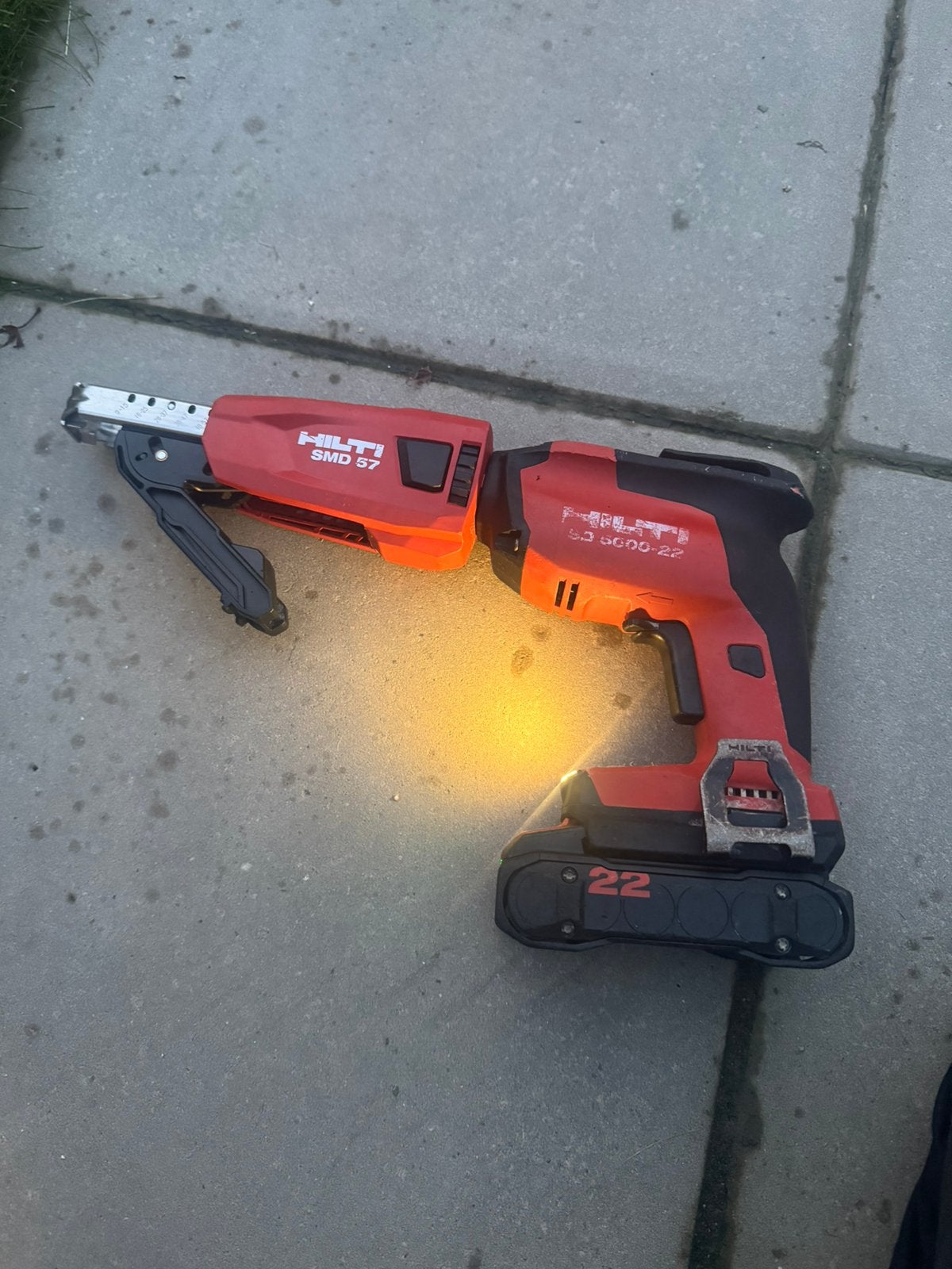 Hilti smd -57 sd-5000 nuron  twee batterijen en een oplader, Doe-het-zelf en Verbouw, Gereedschap | Machine-onderdelen en Toebehoren
