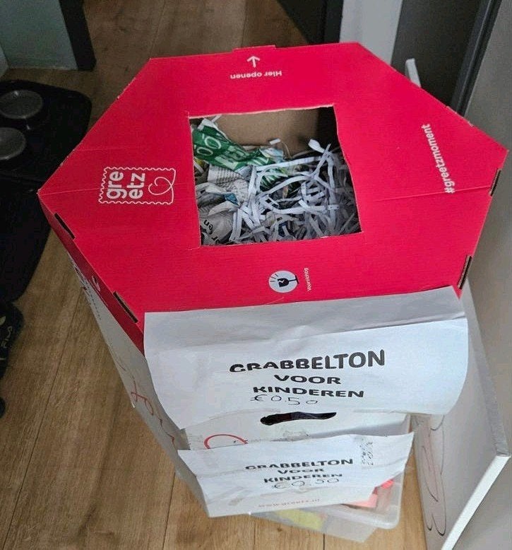 Grabbelton doos met vulling, Ophalen