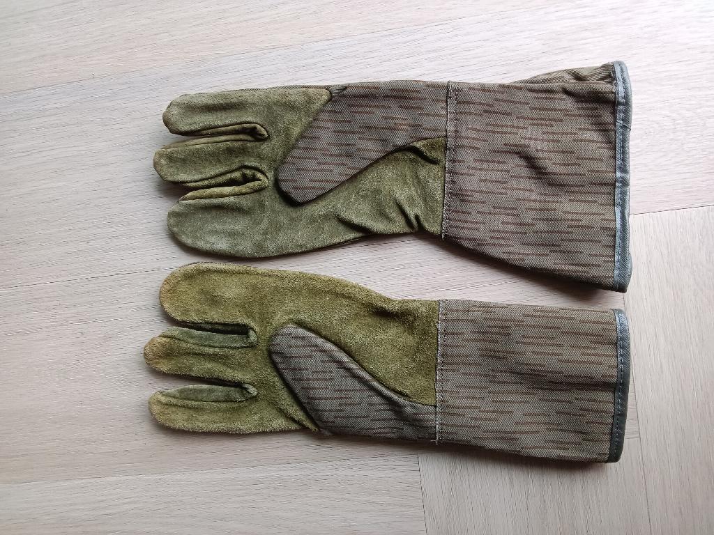 NVA Strichtarn handschoenen, DDR, Ophalen of Verzenden, Landmacht, Duitsland, Embleem of Badge
