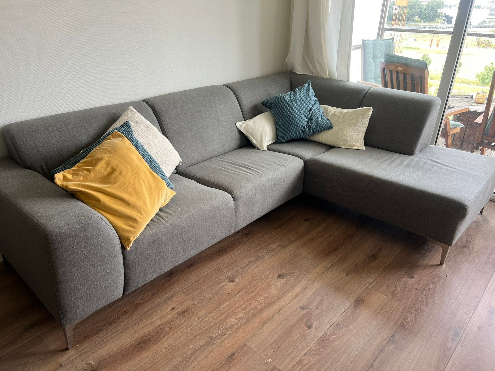 Moderne lichtgrijze loungebank, Ophalen of Verzenden, Zo goed als nieuw
