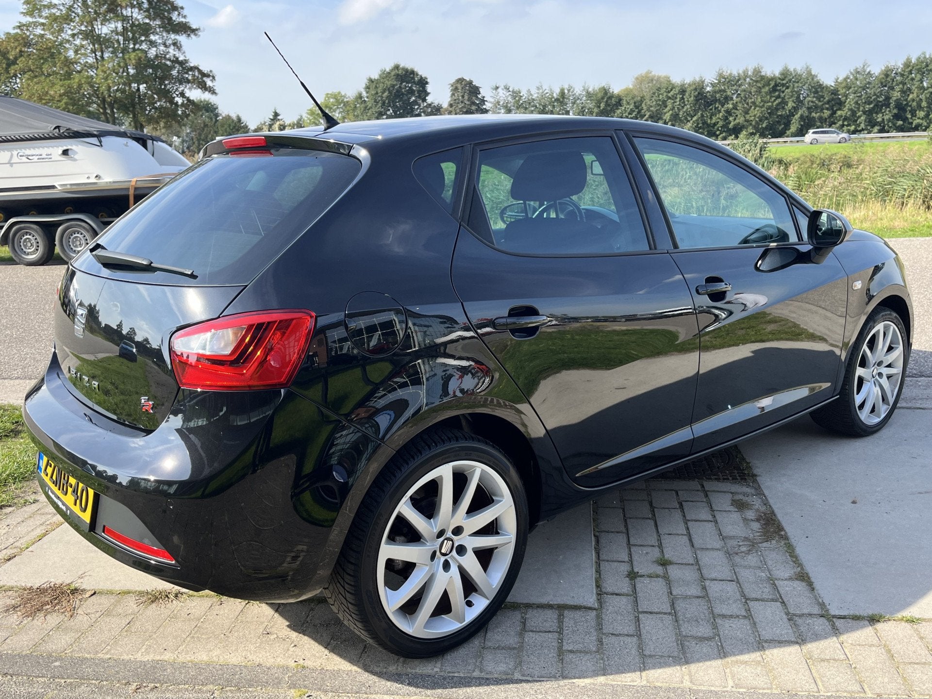 SEAT Ibiza 1.2 TSI FR / Climate / Elek. Ramen V+A / LMV /, Voorwielaandrijving, Zwart, 995 kg, Verwarmde buitenspiegels