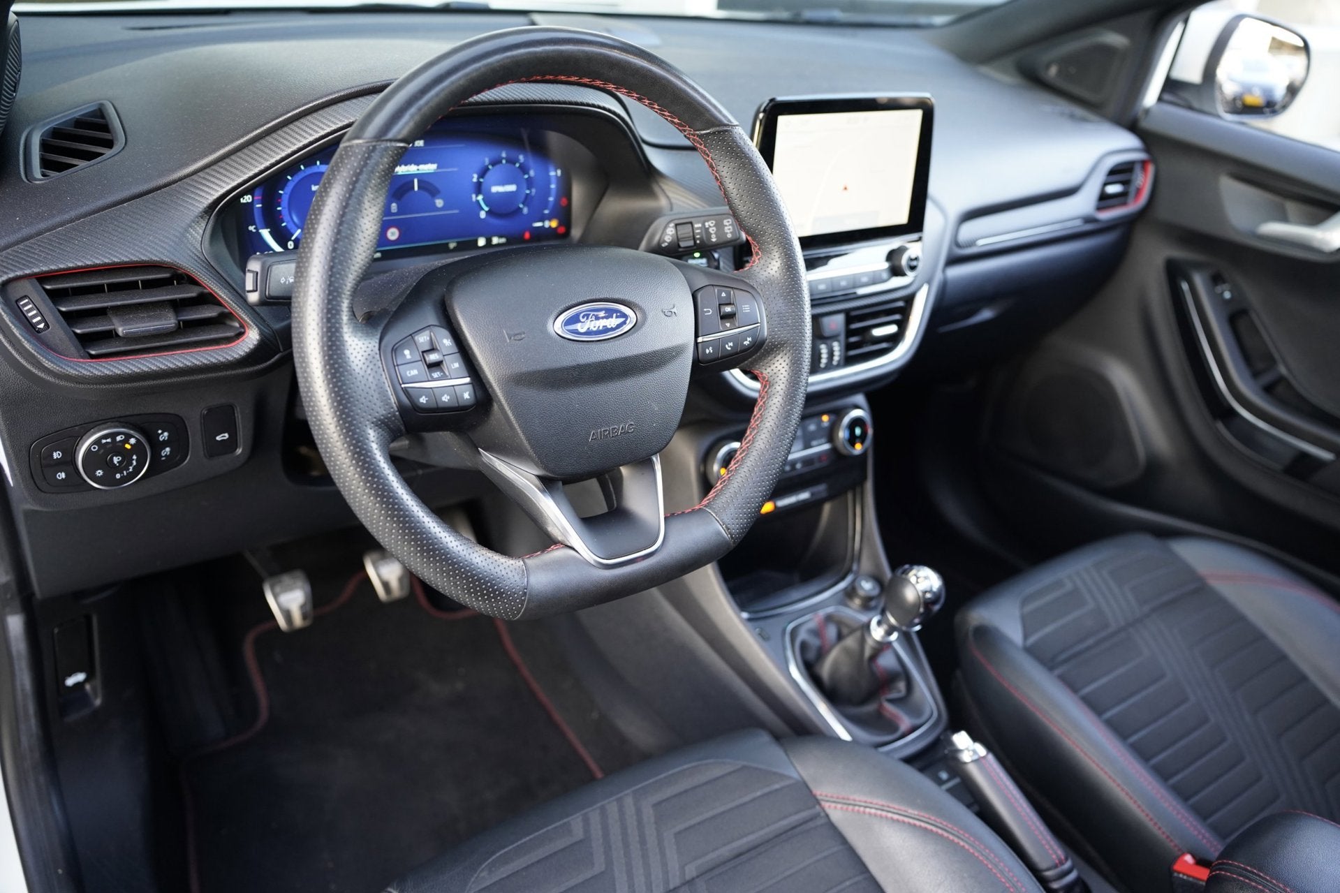 Ford Puma 1.0 EcoBoost Hybrid ST-LIne X Pano Trek B&O Leder, Auto's, Dealer onderhouden, 125 pk, Leder en Stof, Wit