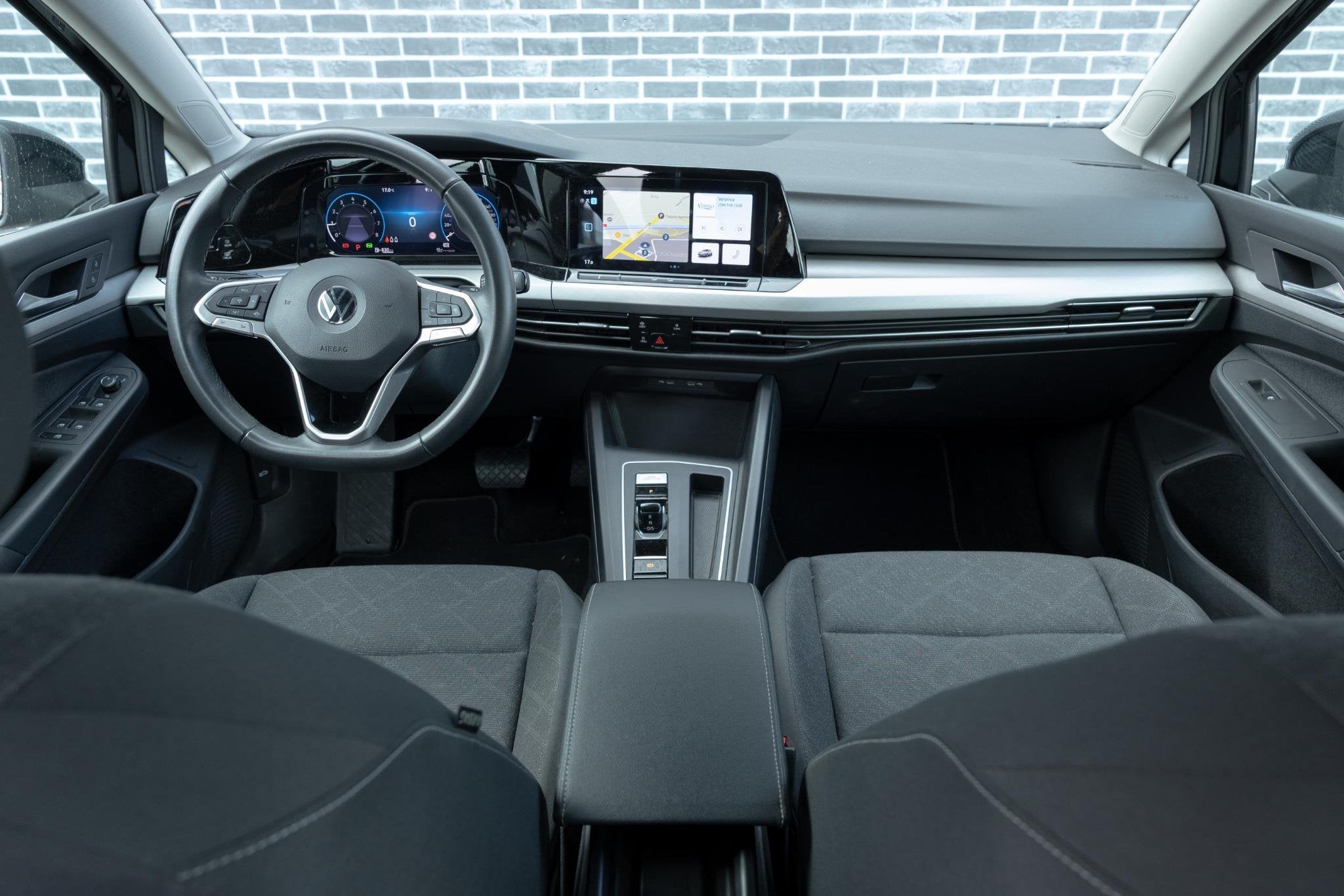 Volkswagen Golf 1.0 eTSI DSG Life | Navigatie Discover Media, Auto's, Stof, Gebruikt, Zwart, Bedrijf