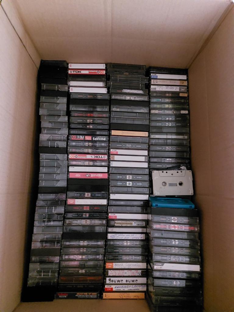 ca. 400 cassettebandjes in deze doos, Ophalen, Gebruikt