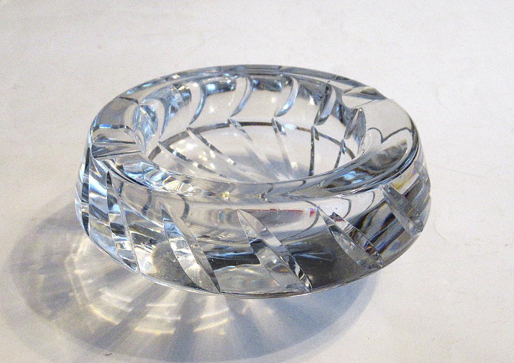 Vintage kristallen asbak met geslepen spiraalpatroon., Ophalen of Verzenden