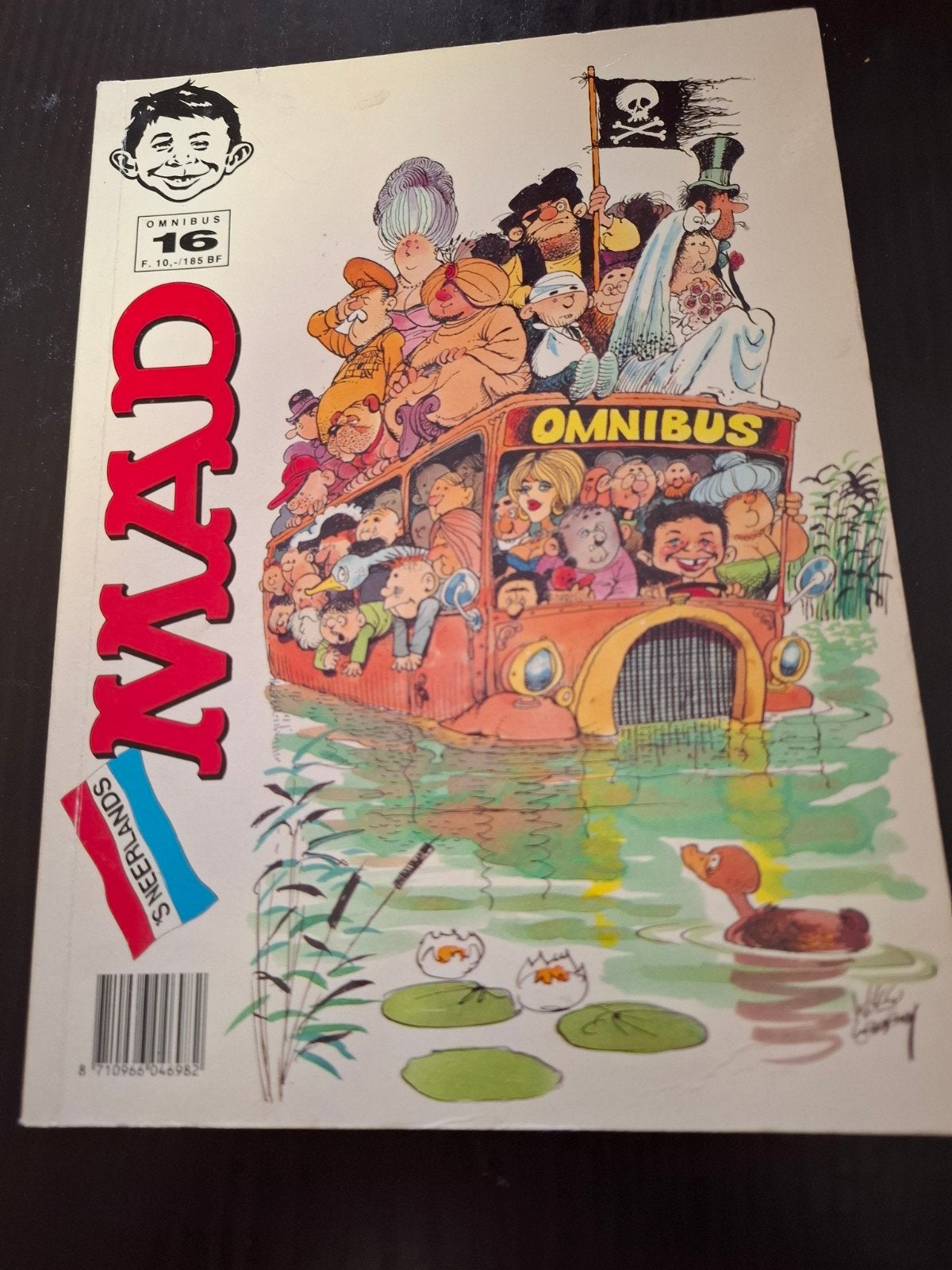 MAD Omnibus 16 - Sneerlands, Boeken, Stripboeken, Eén stripboek, Ophalen of Verzenden, Zo goed als nieuw, Diverse MAD-artiesten