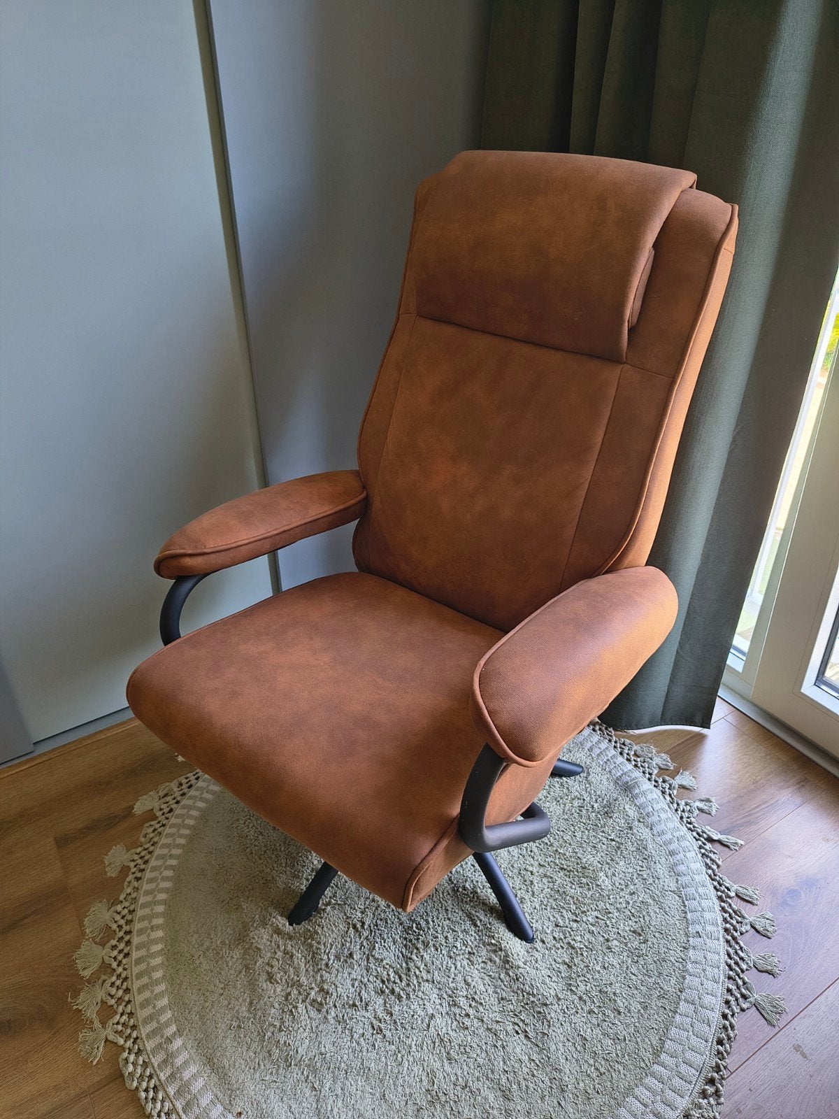 Relaxe fauteuil cognac, Ophalen, Zo goed als nieuw, 75 tot 100 cm, 50 tot 75 cm