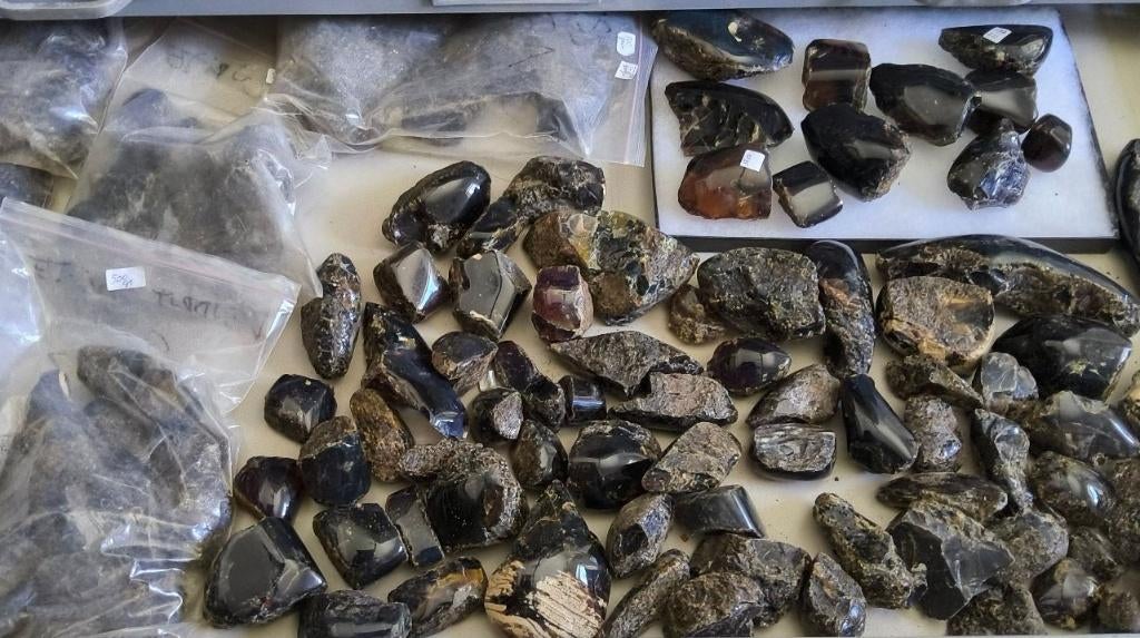 Amber, Verzamelen, Mineralen en Fossielen, Fossiel, Ophalen of Verzenden