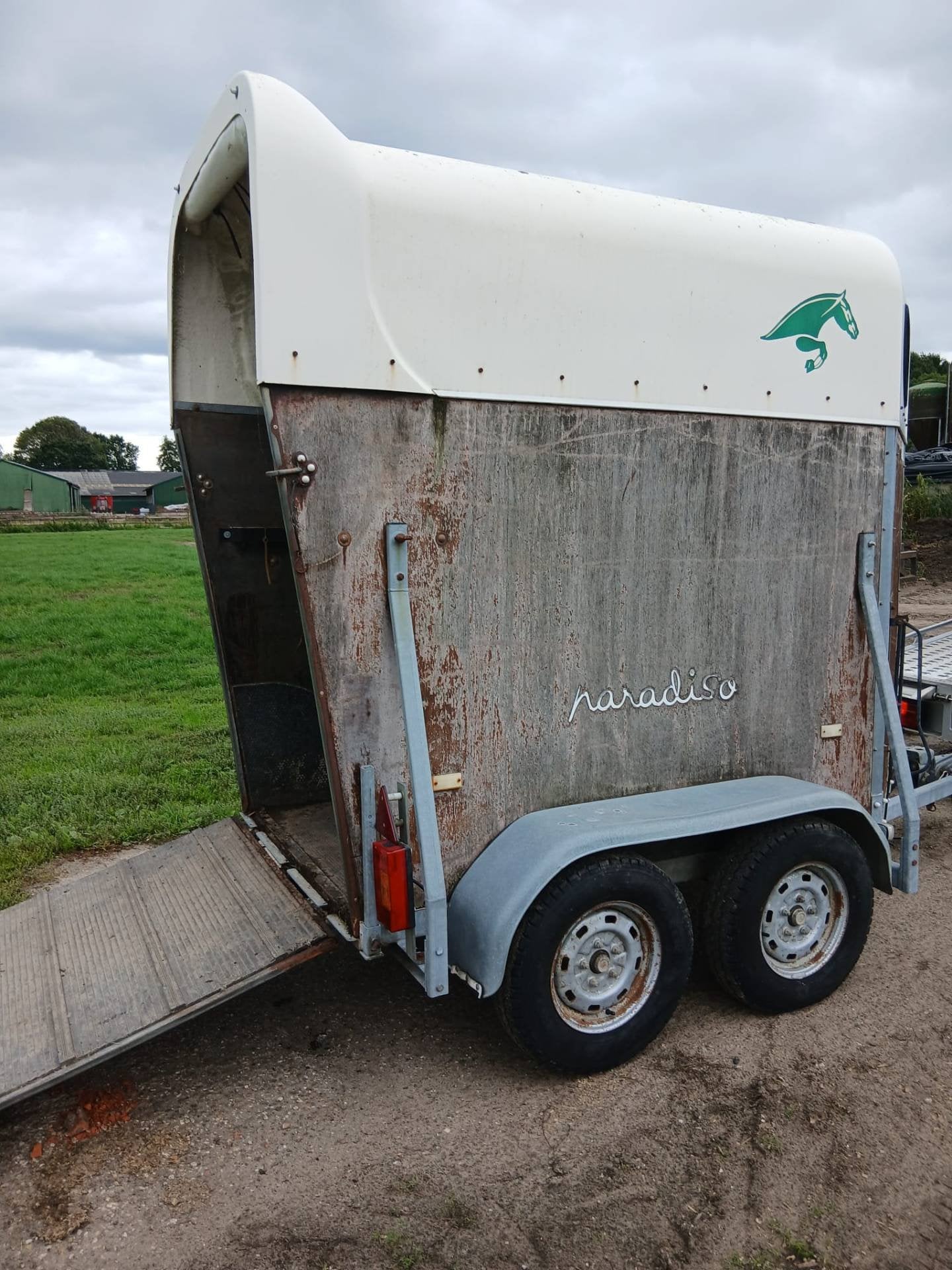 paradiso 1 5P PAARDENTRAILER MET ZIJDEUR (bj 1996), Arno's Auto's, Gebruikt, Info@arnoautos.nl, Maaskade 39A
5347KD  OSS, NL