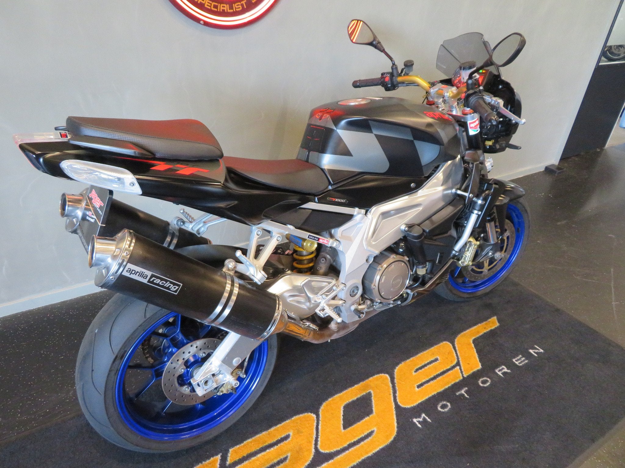 Aprilia TUONO 1000 RR PERFECTE STAAT! (bj 2007), Motoren, Motoren | Aprilia, Bedrijf, Naked bike