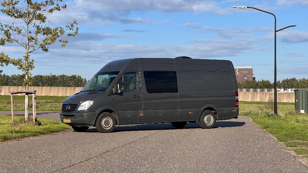 Mercedes Sprinter Stealth Camper – Ruime familiebus, Buscamper of Camperbus, Koelkast, Bestuurdersdeur, Particulier