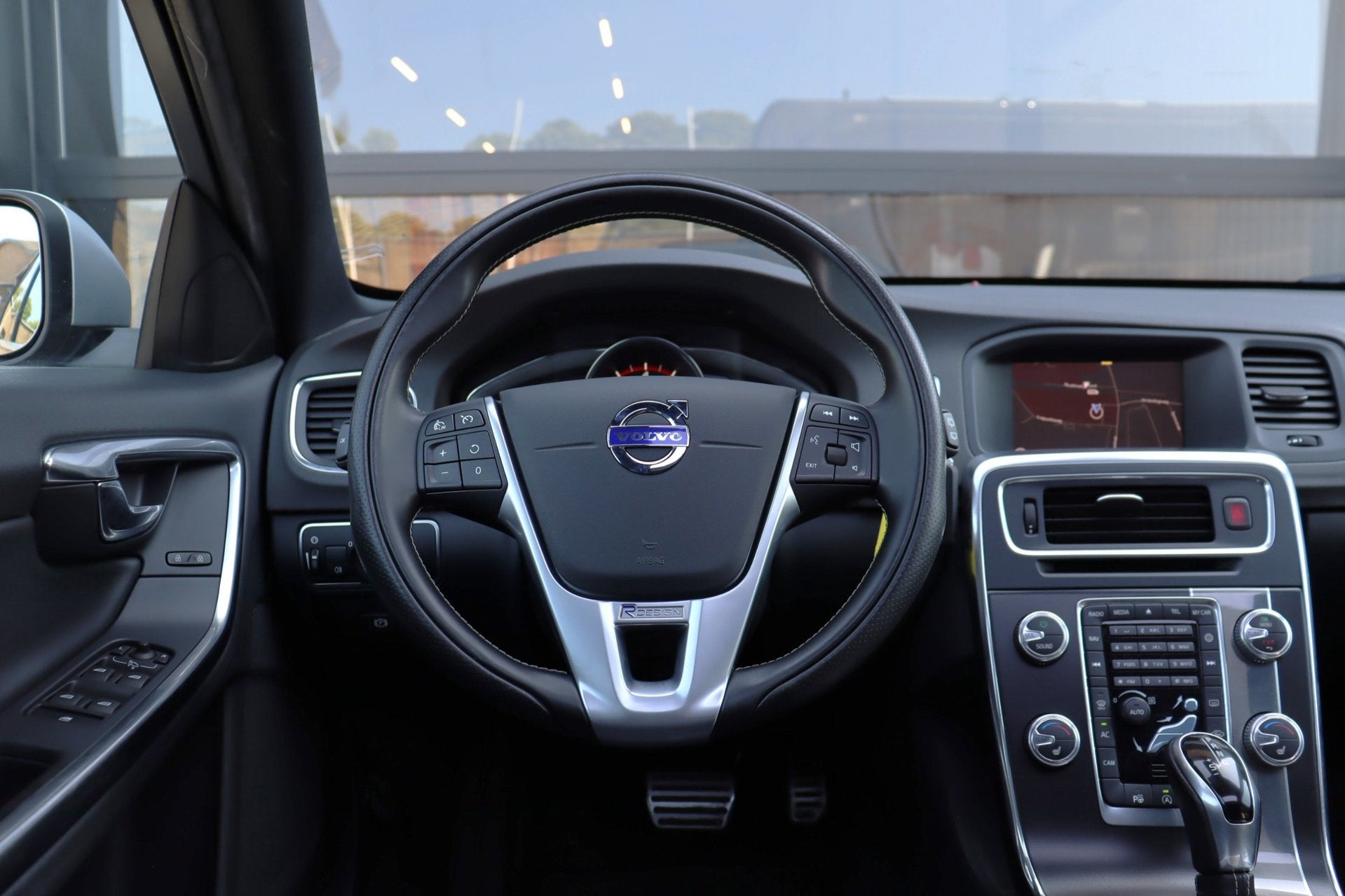 Volvo V60 2.0 T4 Business Sport R-Design | NAP | 190 PK | Pa, Gebruikt, Euro 6, 1969 cc, 1600 kg