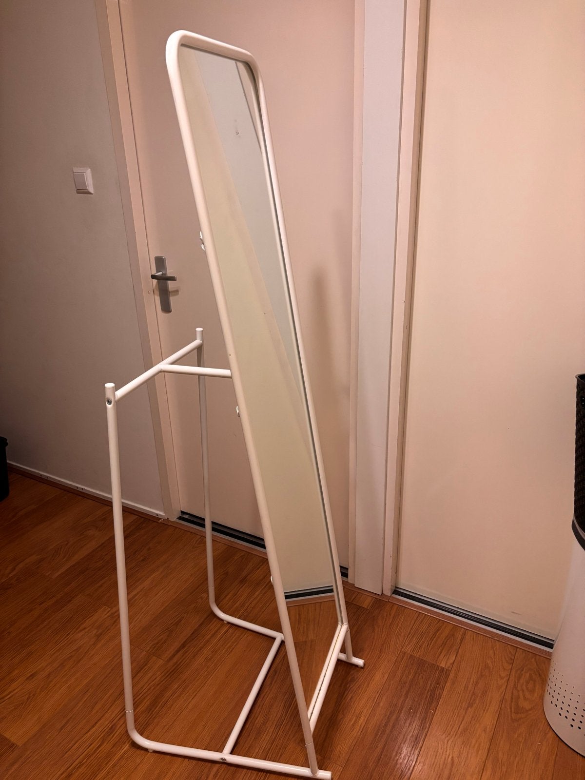 Witte passpiegel met kledingrek Ikea Knapper, Ophalen, Minder dan 50 cm, Gebruikt, 150 tot 200 cm