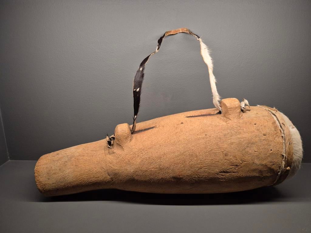 Antieke Isukuti trommel uit Kenia, Antiek en Kunst, Ophalen of Verzenden
