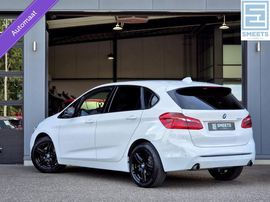 BMW 2-serie Active Tourer 220i Sport 192PK Automaat |Nav|Tre, 1998 cc, Gebruikt, Wit, 1405 kg