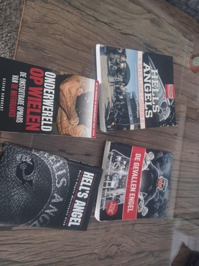 4 boeken over Hells Angels - Misdaad en motorclubs, Ophalen of Verzenden, Gelezen, Diverse auteurs, Nederland