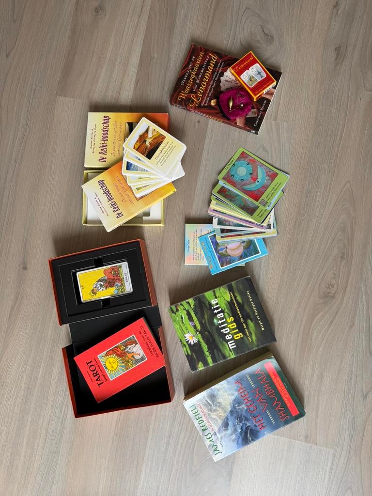 Spiritueel boeken, kaarten en pendel, Boeken, Esoterie en Spiritualiteit, Ophalen of Verzenden, Gelezen, Overige onderwerpen, Overige typen