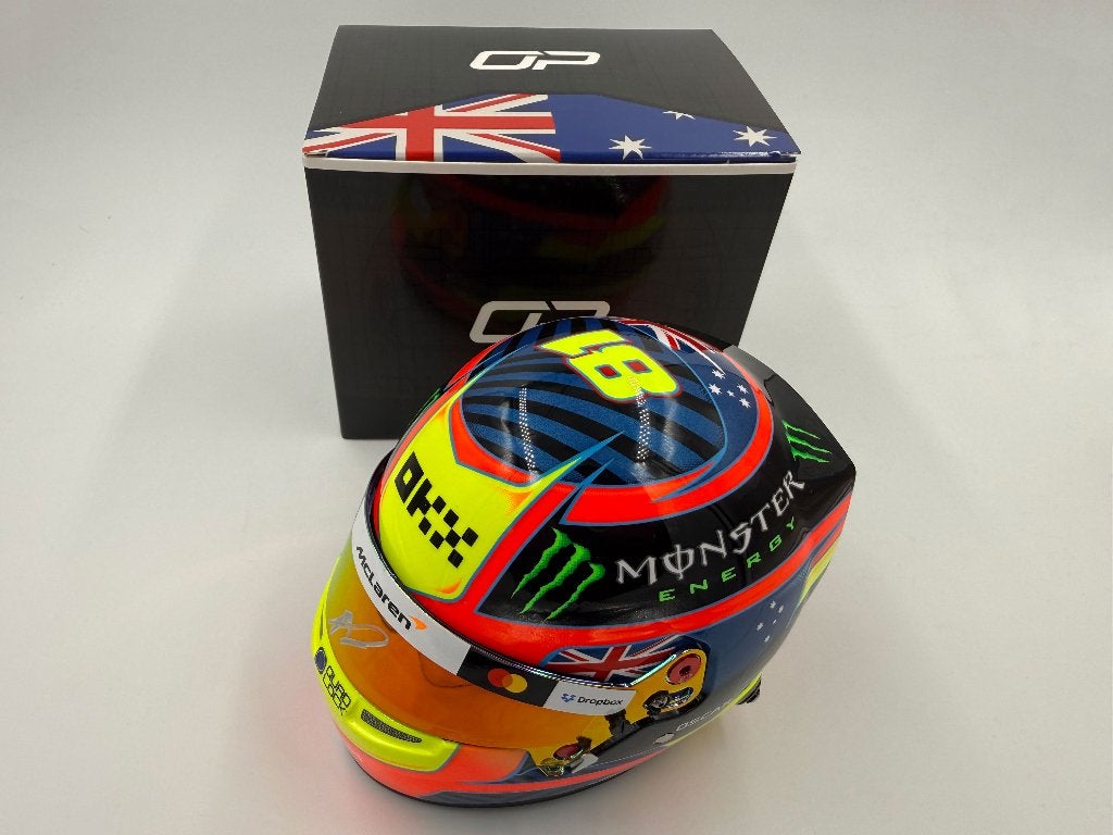 1/2 helm helmet F1 Piastri 2026 (McLaren) signed, Ophalen of Verzenden, Formule 1