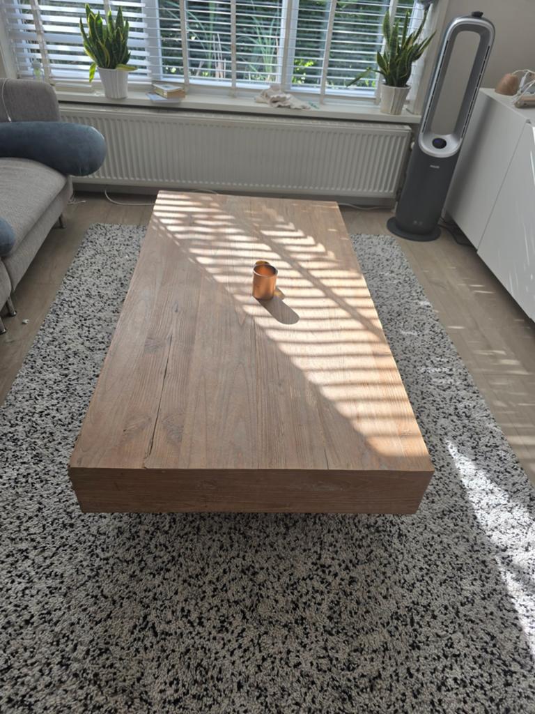 Robuuste houten salontafel - stijlvol - wooden Coffee table, Huis en Inrichting, Tafels | Salontafels, Modern, Landelijk, Robuust