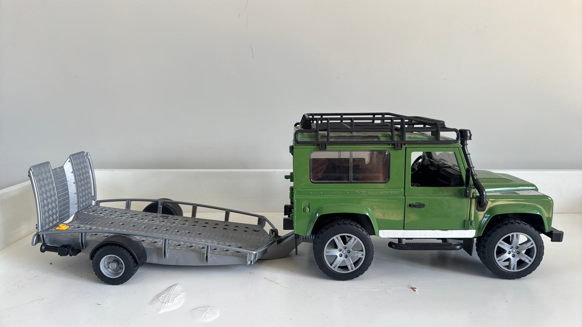 Groene jeep en aanhanger Bruder, Ophalen, Gebruikt