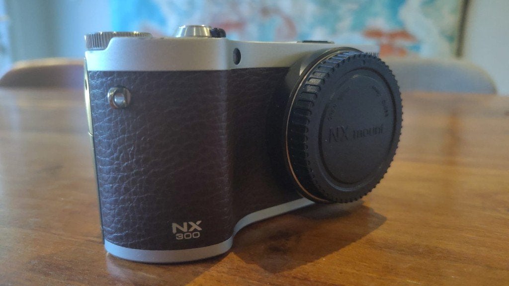 Samsung NX300 body bruin/zilver – APS-C 20,3 MP, Audio, Tv en Foto, Fotocamera's Digitaal, Ophalen of Verzenden, 20 megapixels