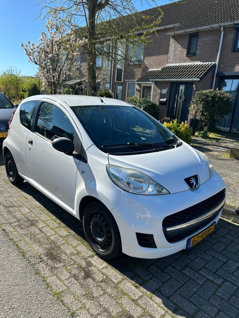 Peugeot 107 1.0 12V E-vti 68PK 3DR 2011 Wit, Auto's, Peugeot, Particulier, ABS, Airbags, Airconditioning, Centrale vergrendeling