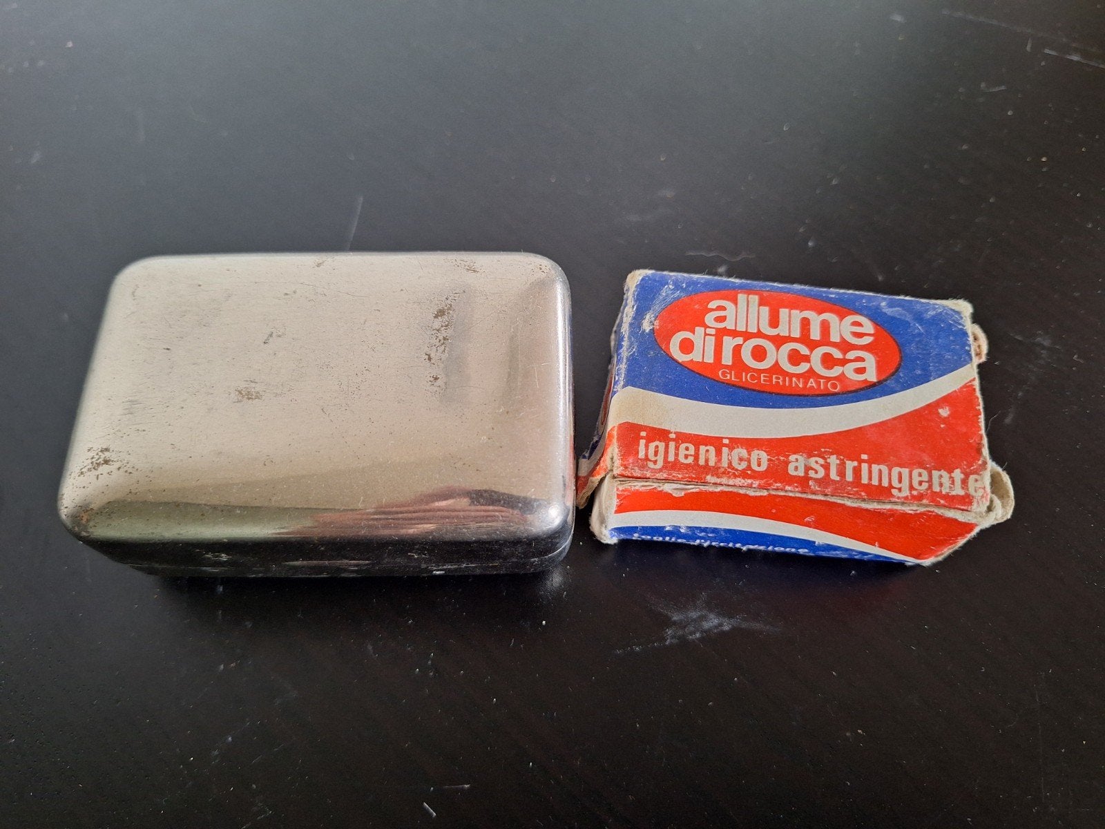 Vintage scheerartikelen: doos, busjes en aluinblok, Ophalen of Verzenden