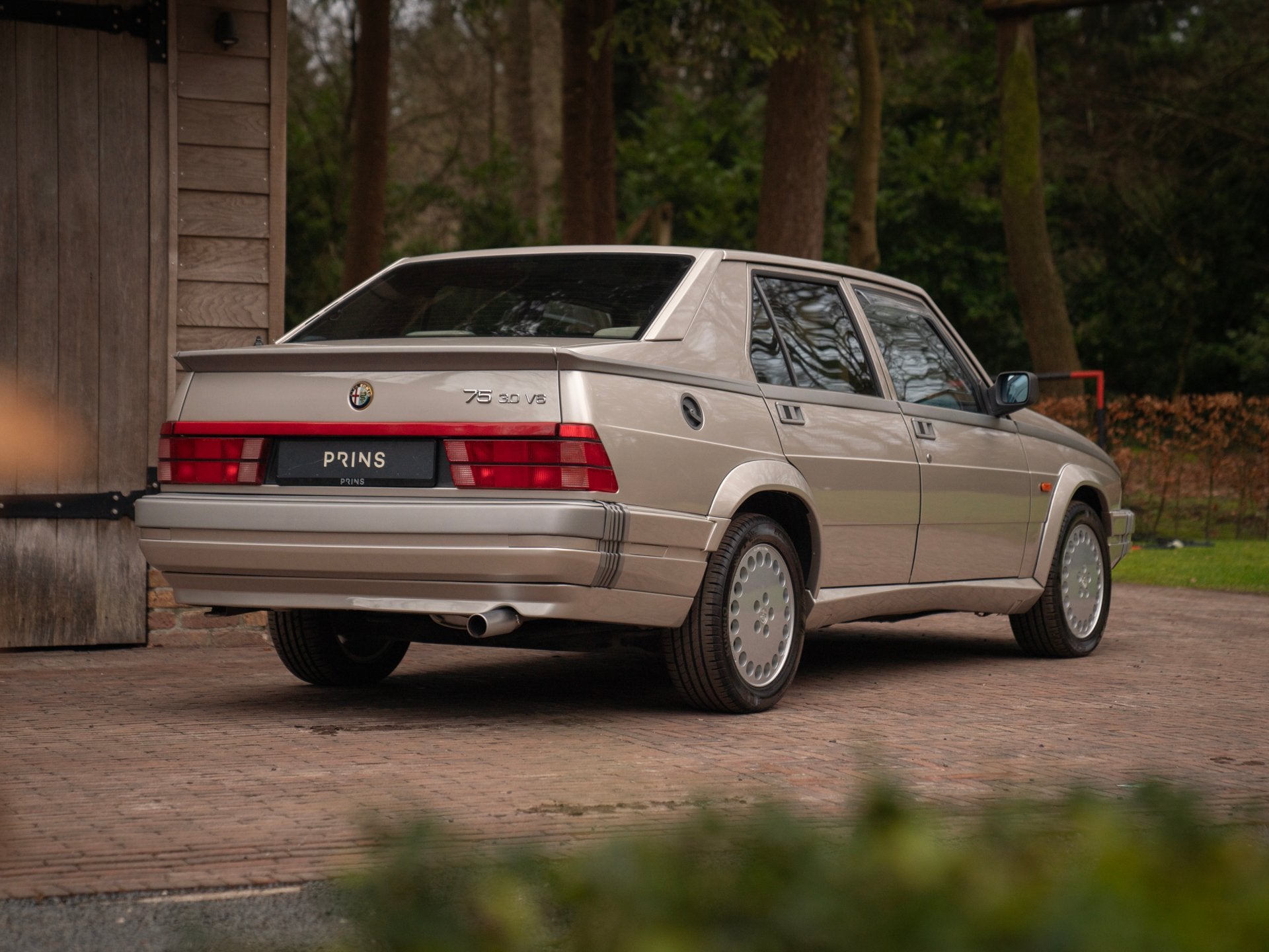 Alfa Romeo 75 3.0 V6 America (bj 1989), foto 6