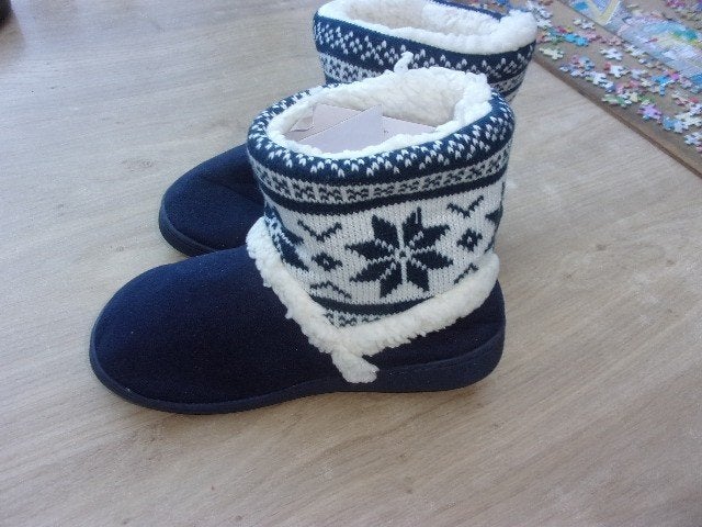 nieuwe sloffen, Ophalen of Verzenden, Nieuw, Blauw, Pantoffels of Sloffen