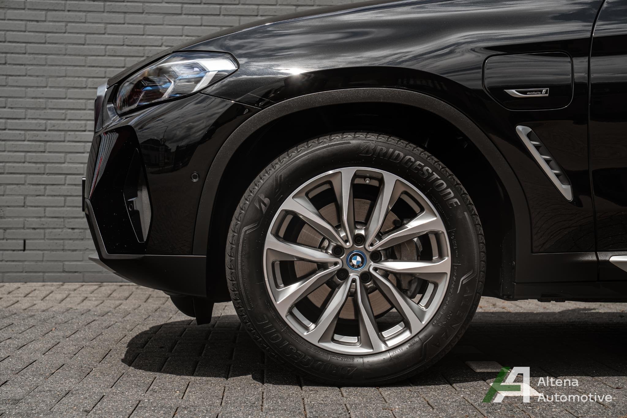 BMW X3 xDrive30e High Executive BTW, panorama dak, sportstoe, Auto's, Gebruikt, 4 cilinders, Zwart, Vierwielaandrijving