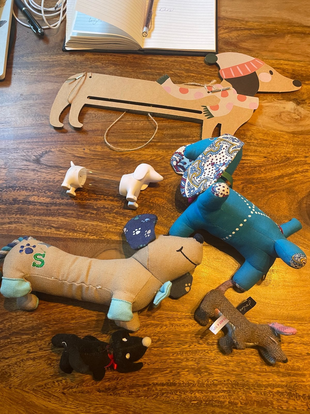 Leuke verzameling teckel beeldjes en knuffels, Verzamelen, Dierenverzamelingen, Gebruikt, Beeldje of Figuurtje, Hond of Kat, Ophalen of Verzenden