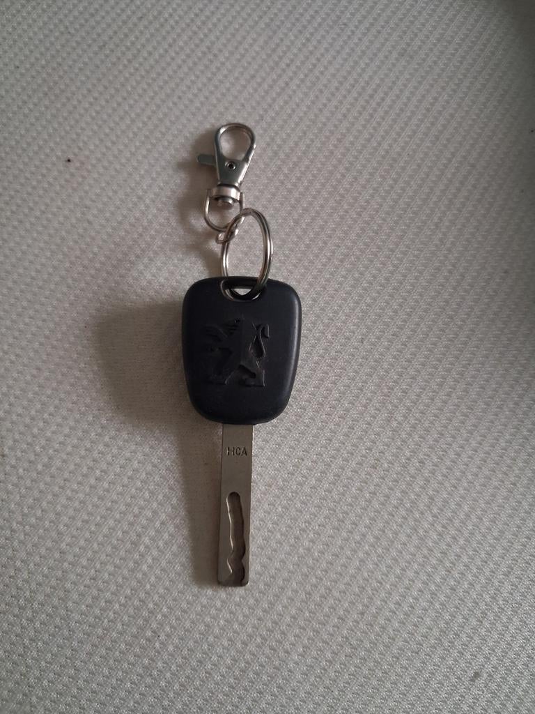 Peugeot autosleutel met sleutelhanger, Ophalen of Verzenden, Gebruikt, Peugeot