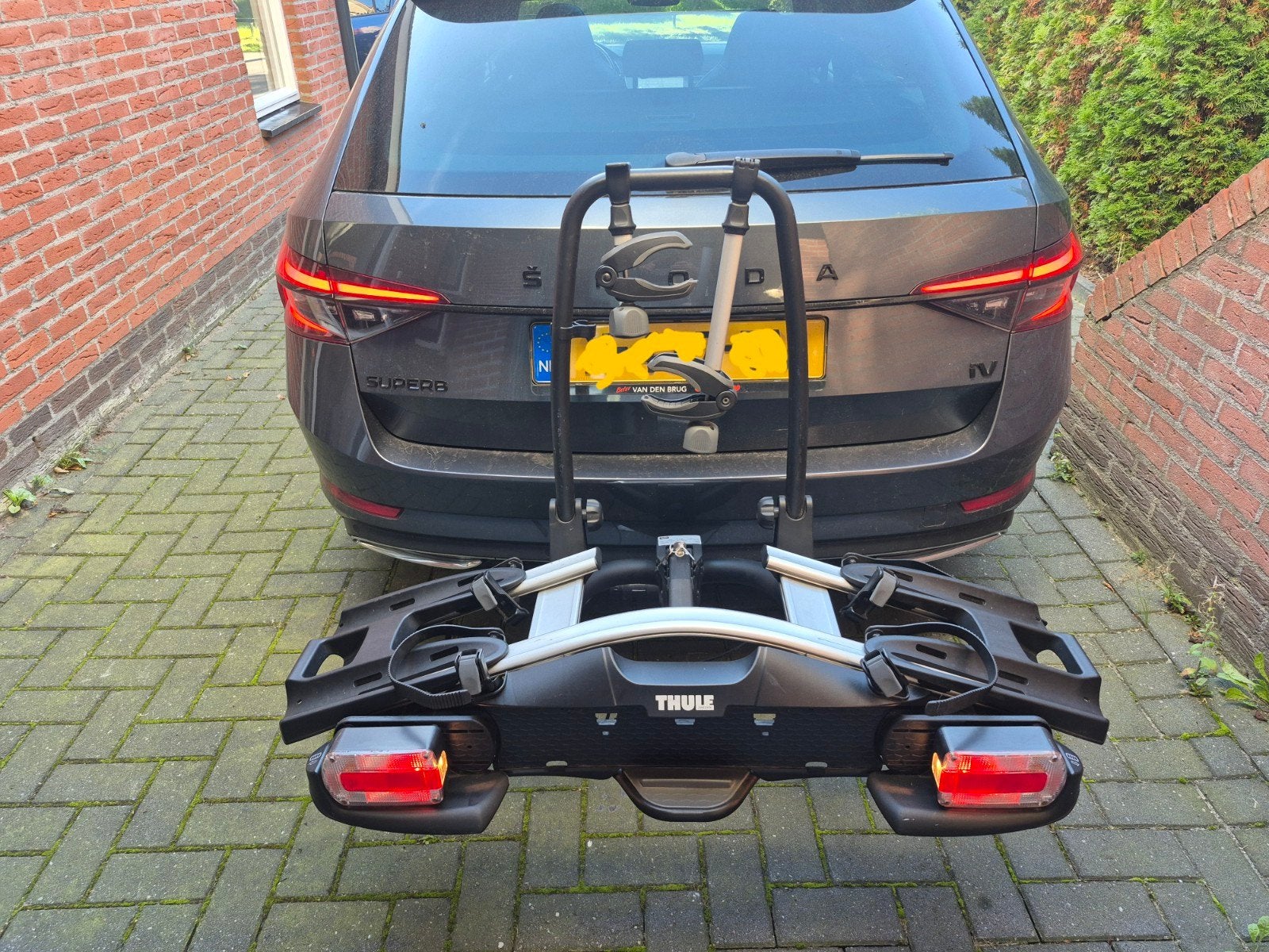 Nette Thule Velocompact 925 fietsendrager voor 2 fietsen, Ophalen, Brede banden, Zo goed als nieuw, 2 fietsen