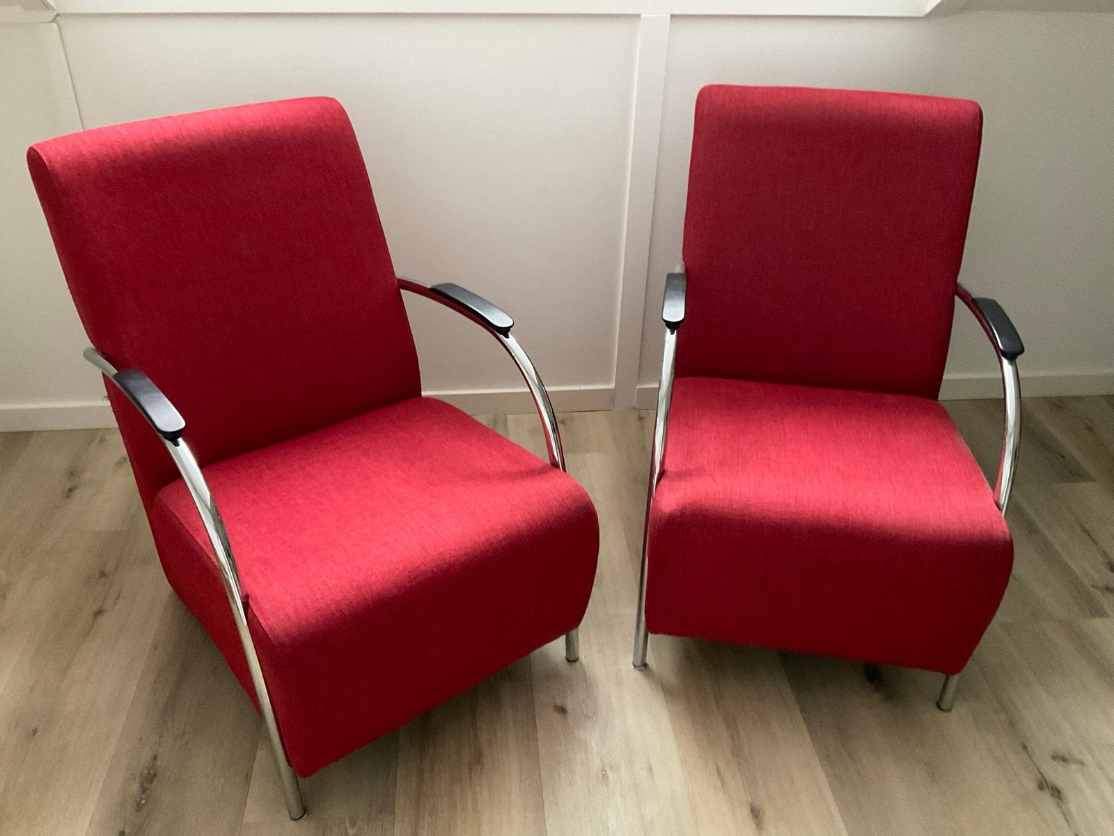 Trendy rode fauteuil Halifax met verchroomde armleuningen, Ophalen, Kunststof, Minder dan 75 cm, Zo goed als nieuw