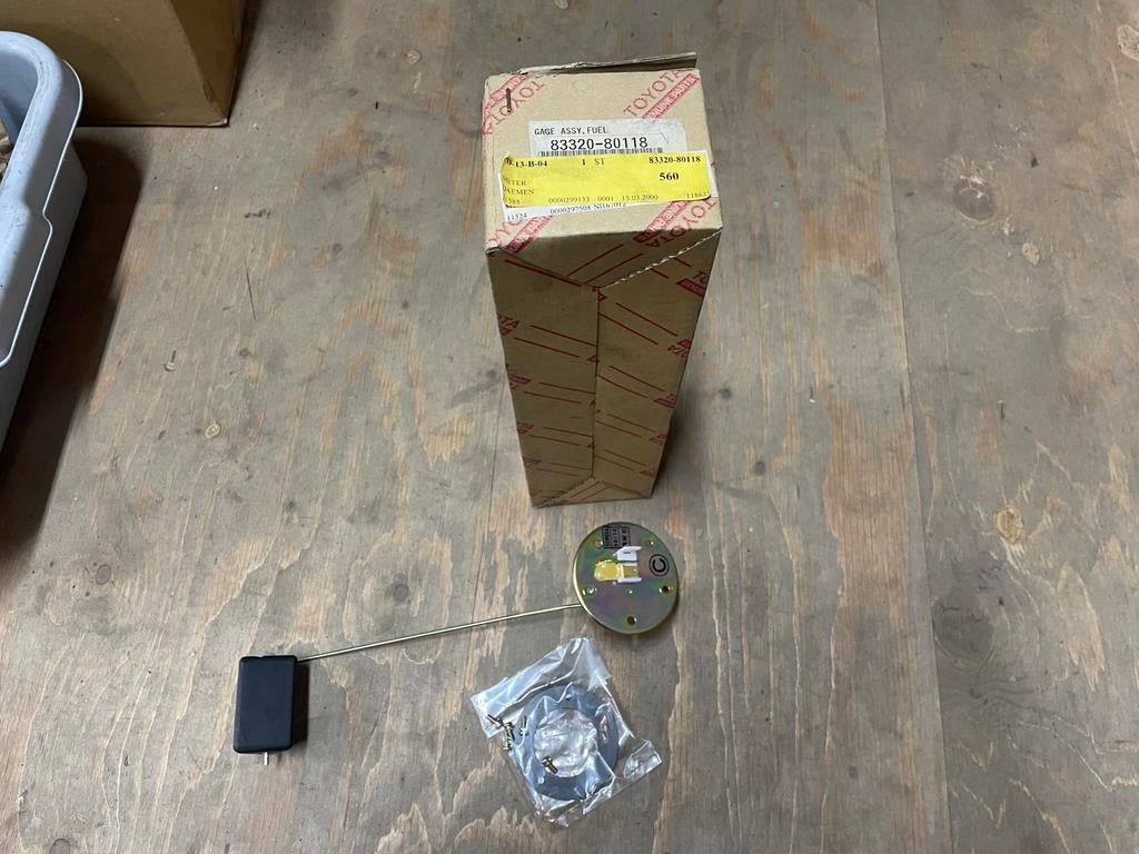 Toyota hilux ln85 rn85 ln9 tankmeter nieuw 83320-80118, Ophalen of Verzenden