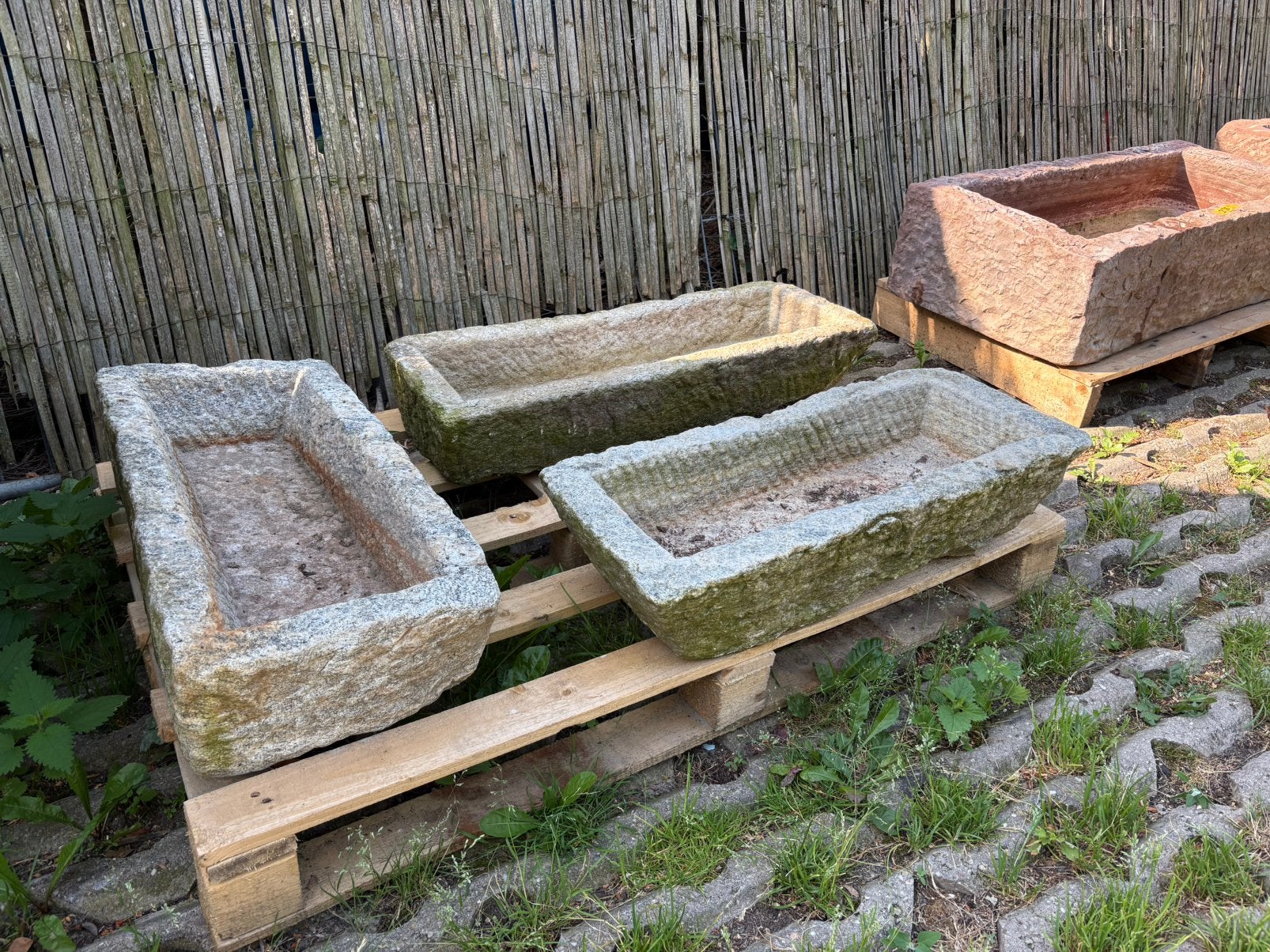 3 oude hardstenen troggen, Tuin en Terras, Ophalen, Gebruikt, Gietijzer, Waterornament