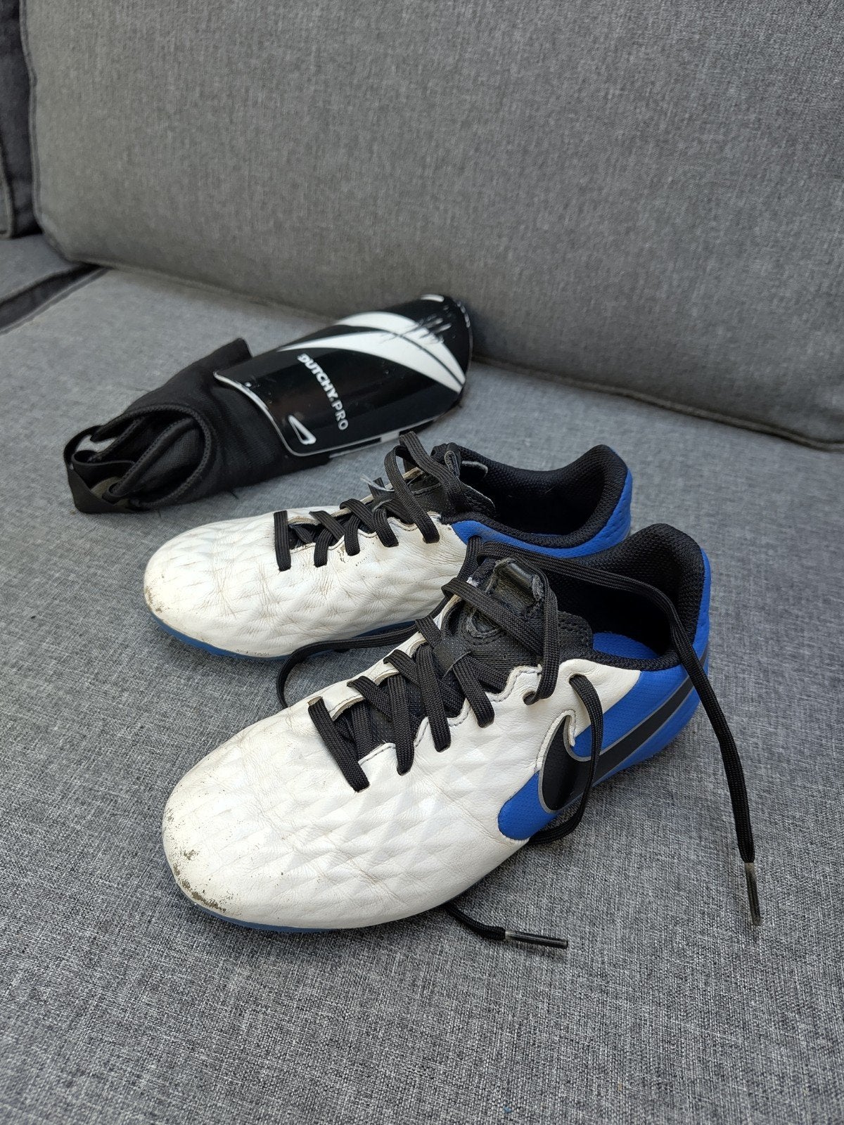 Tiempo nike voetbalschoenen maat 31.5, Sport en Fitness, Voetbal, Ophalen, Gebruikt, Schoenen