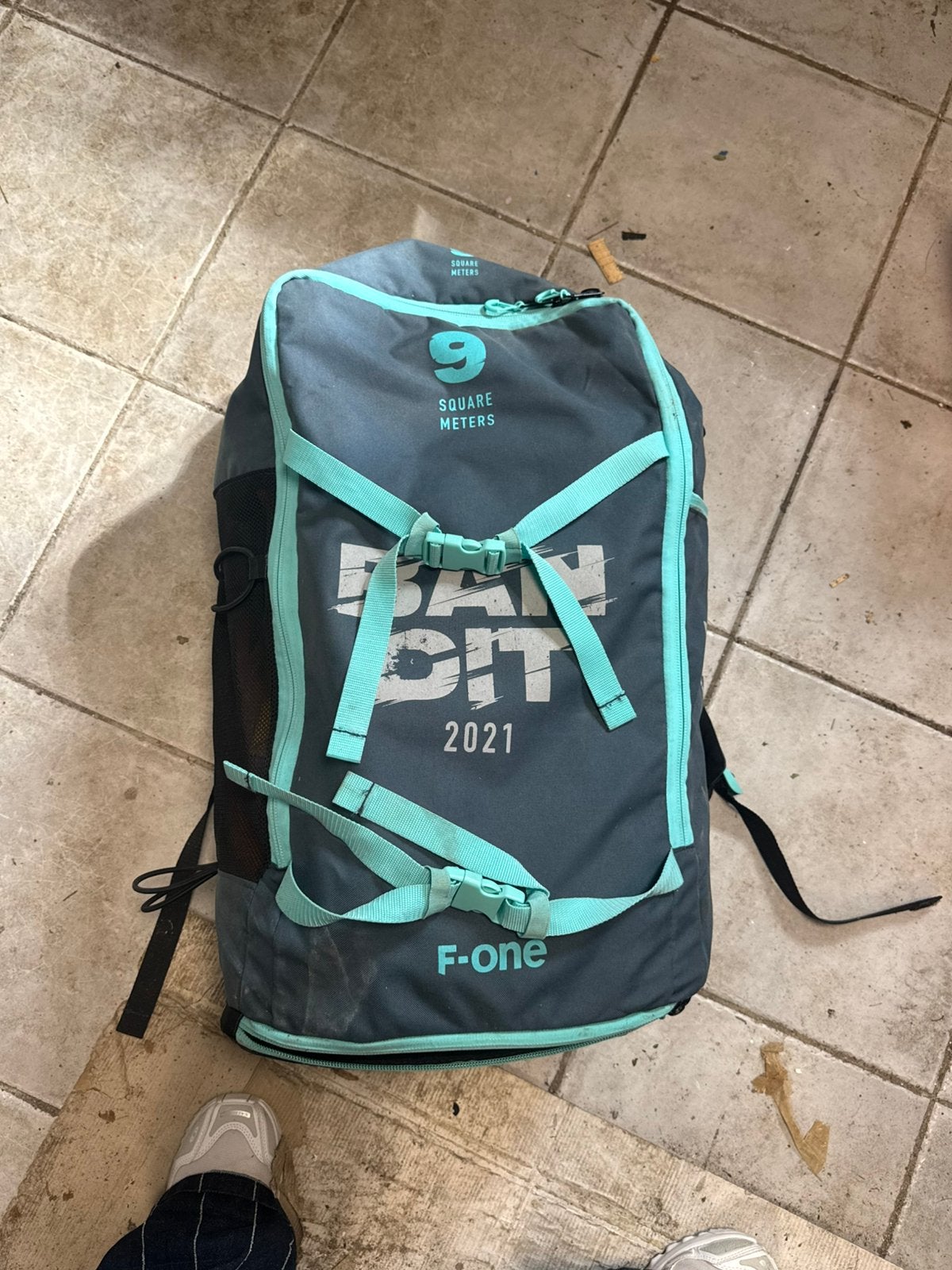 Volledige Kiteset: kite, board, harnas, bar en leash, Watersport en Boten, Kitesurfen, Twintip, Ophalen, Zo goed als nieuw, 9 m²