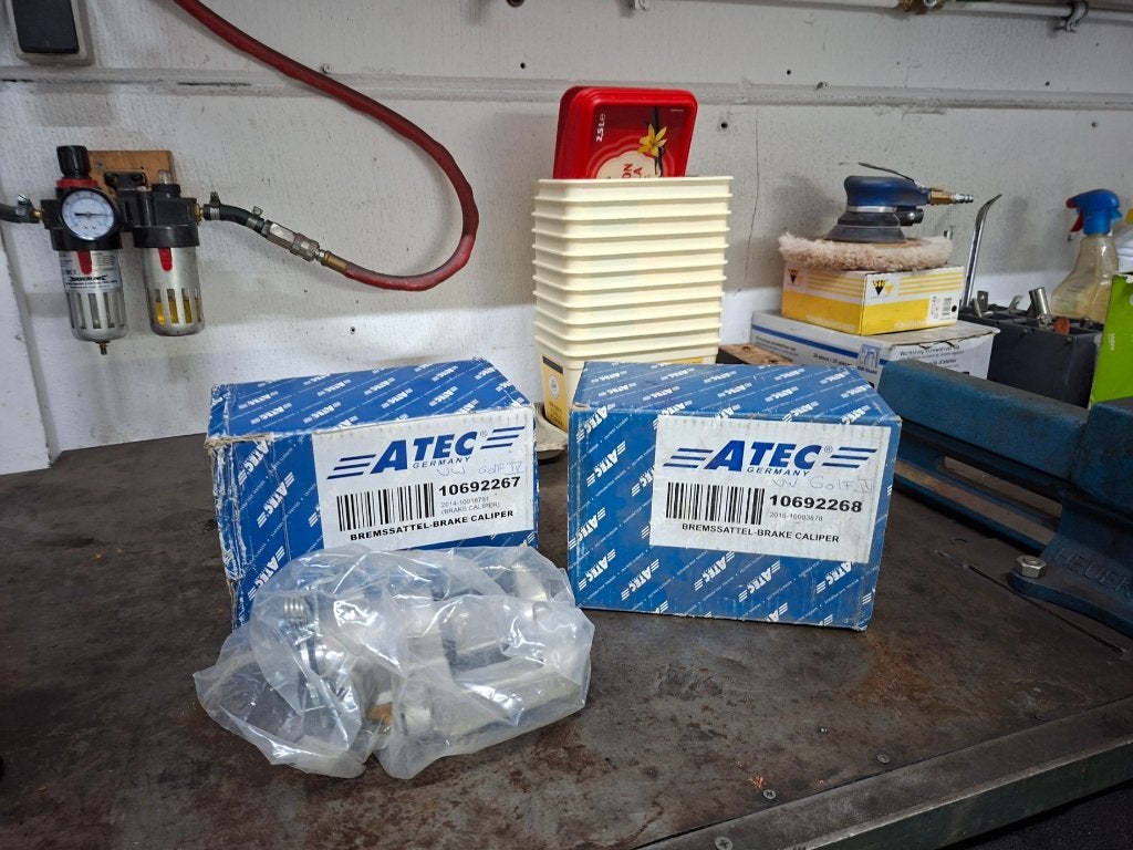2 x ATEC Germany brake caliper  links en rechts vw golf, Ophalen, Nieuw, Volkswagen