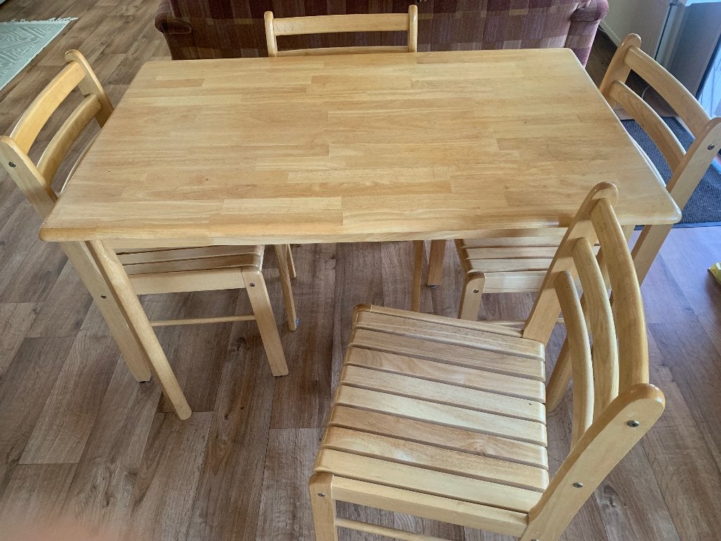 Grenenhouten tafel in Engelse stijl met 4 stoelen., Ophalen, 100 tot 150 cm, 50 tot 100 cm, Zo goed als nieuw