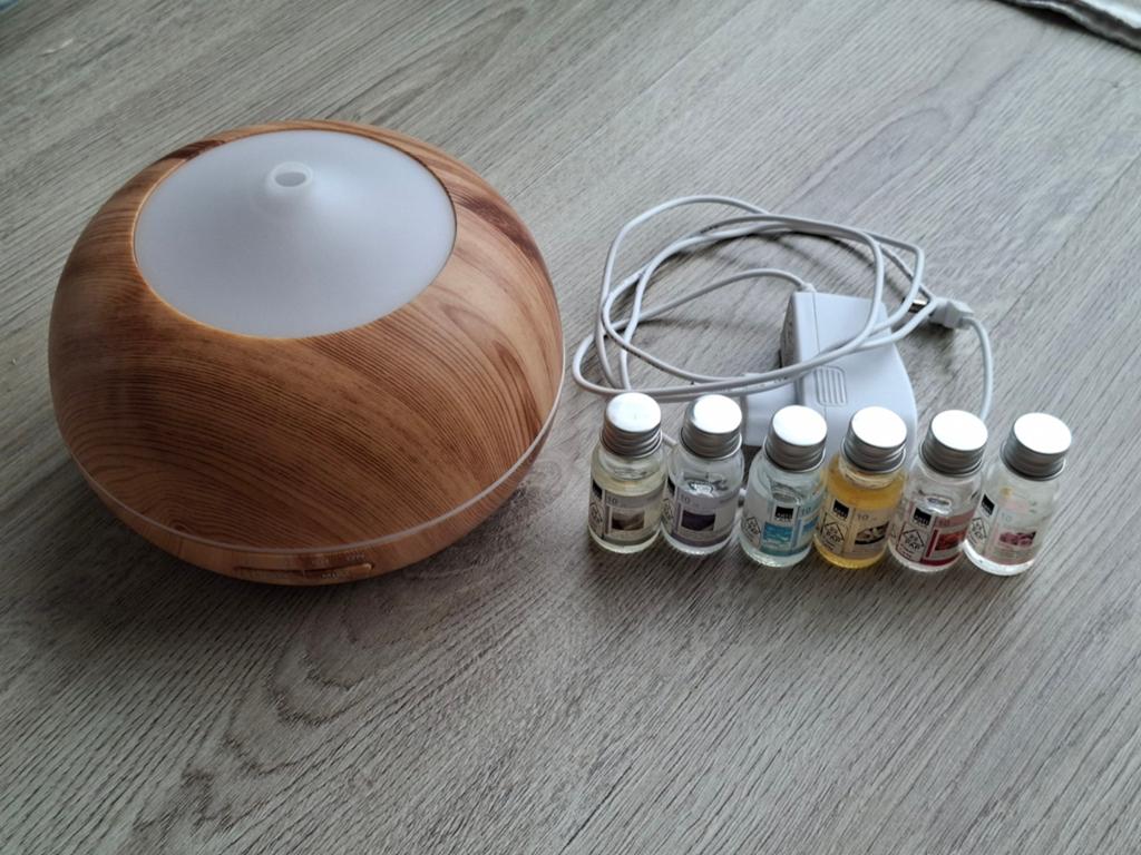 Aroma diffuser + 6 essential oils, Ophalen, Kunststof, Zo goed als nieuw, Modern
