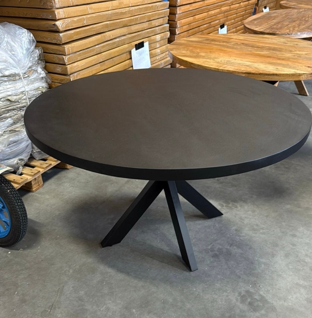 Nieuwe zwarte mango hout eettafel 130 cm doorsnee, Ophalen, Nieuw, Rond, 100 tot 150 cm