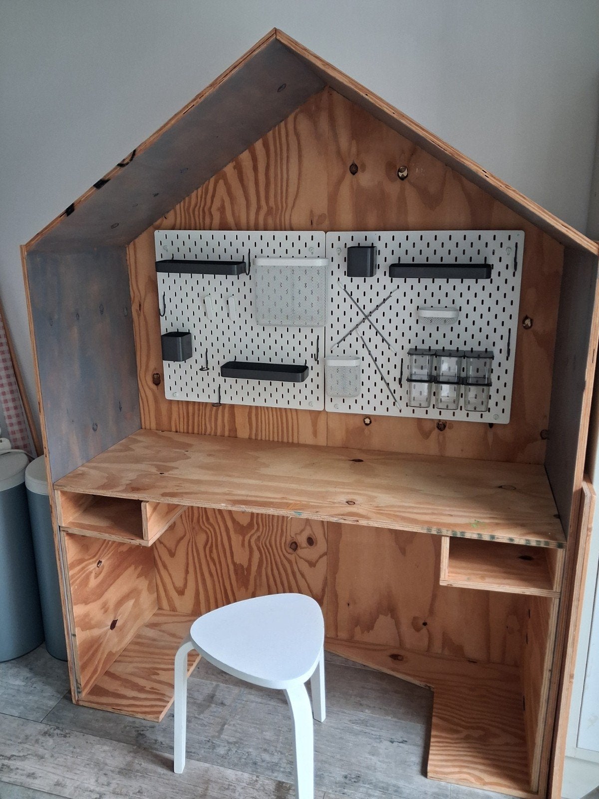 Zelfbouw speelhuisje met bureau en opbergrek, Ophalen, Gebruikt, Hout